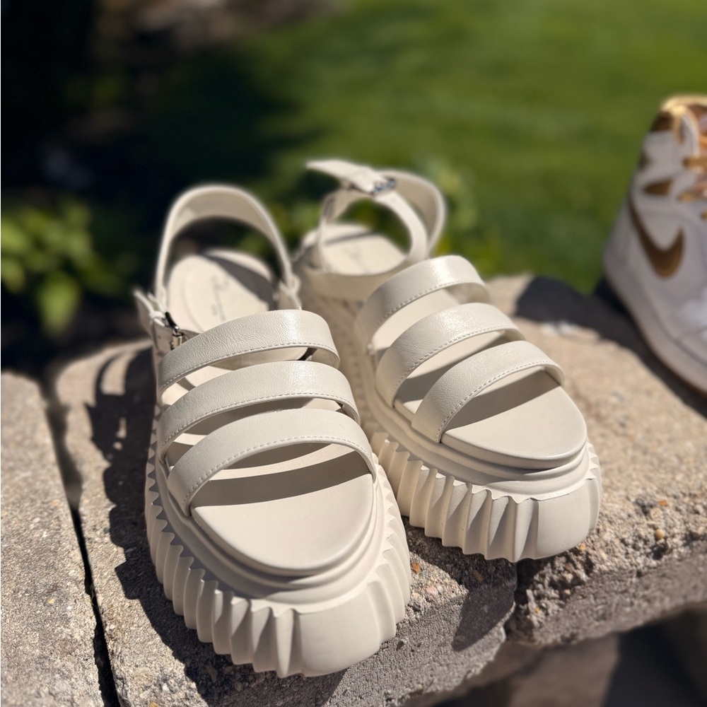VINTAGE HAVANA Kamila Quarter Strap Wedge Sandals - Leather White Size 9 Womens
